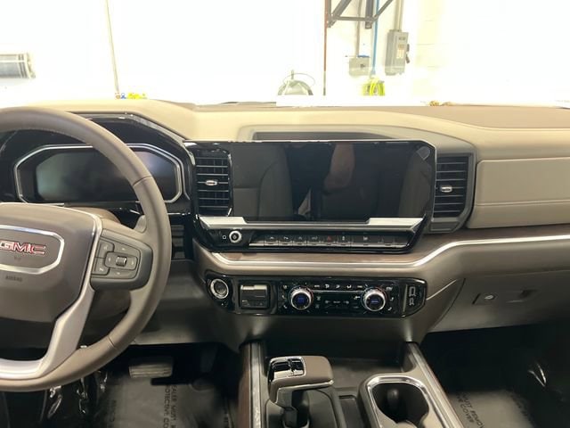 2026 GMC Sierra 1500 SLT - Photo 11