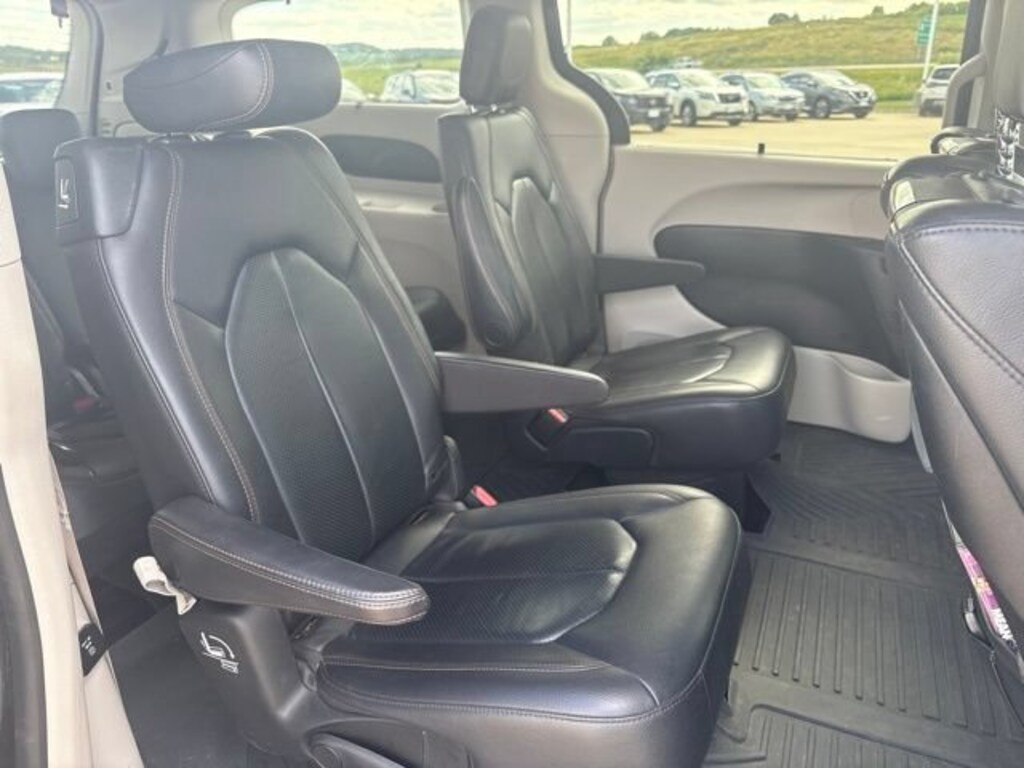 Used 2019 Chrysler Pacifica Touring L Plus
