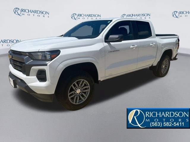 Summit White 2024 Chevrolet Colorado Pickup Truck Four-Wheel Drive Automatic