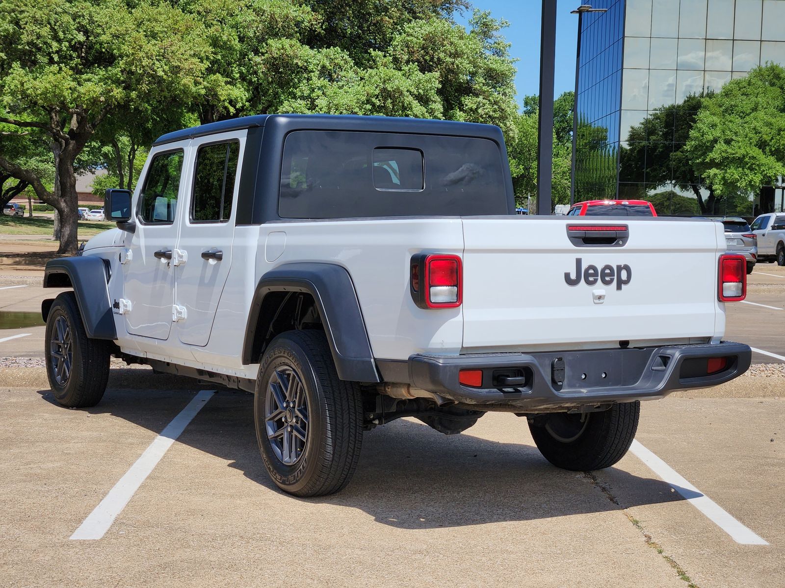 Used 2025 Bright White Jeep Sport image 4