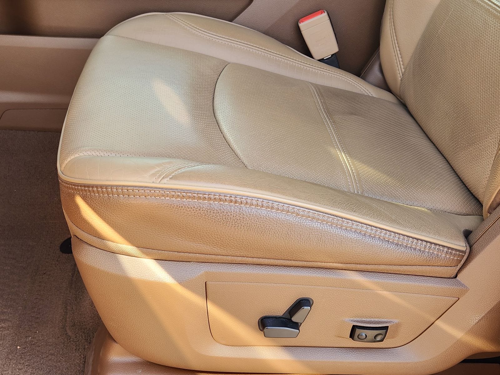 Used 2022 Diamond Black Crystal Pearlcoat Ram Longhorn image 37