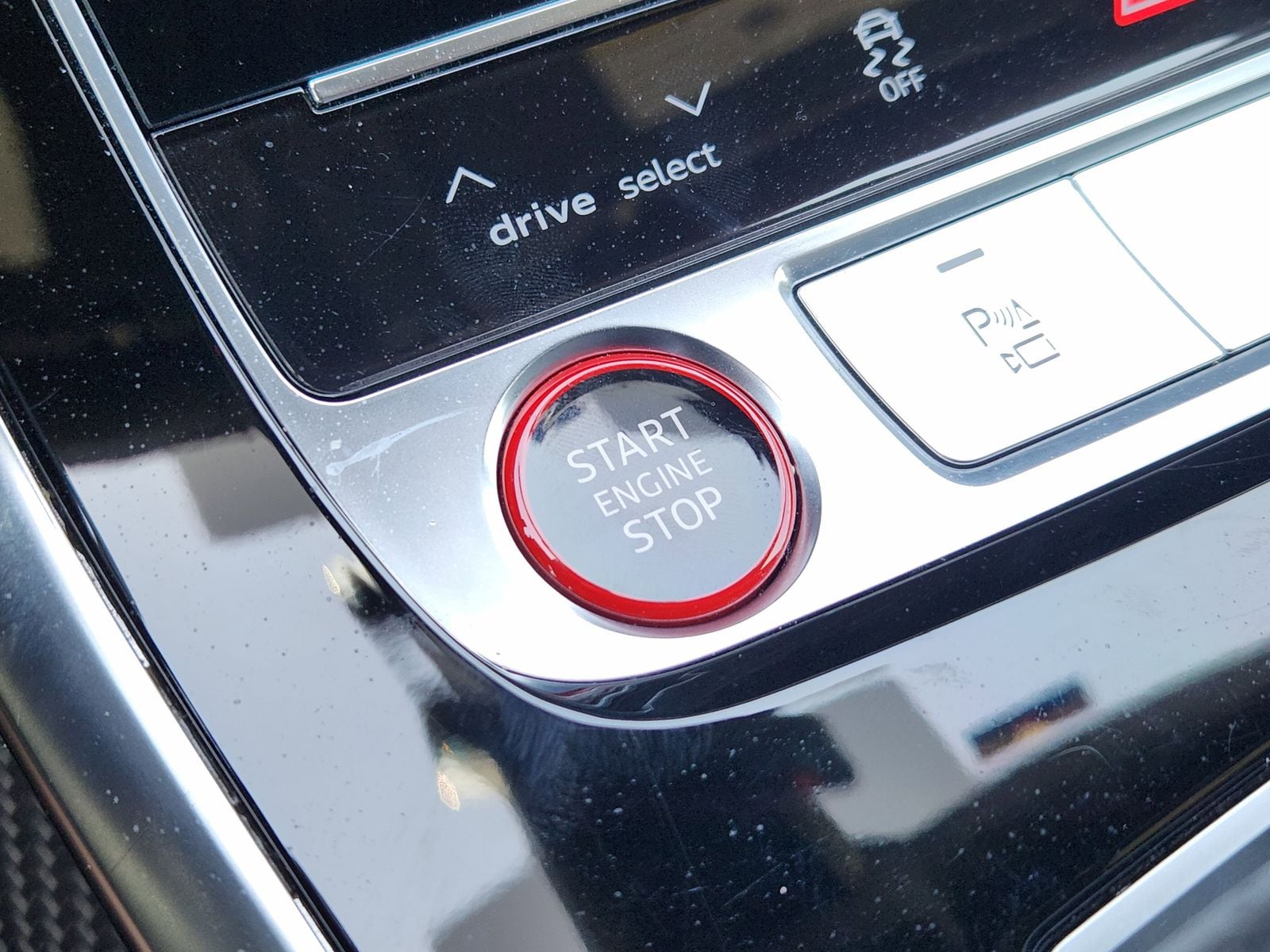 Used 2023 Glacier White Audi 4.0T image 30