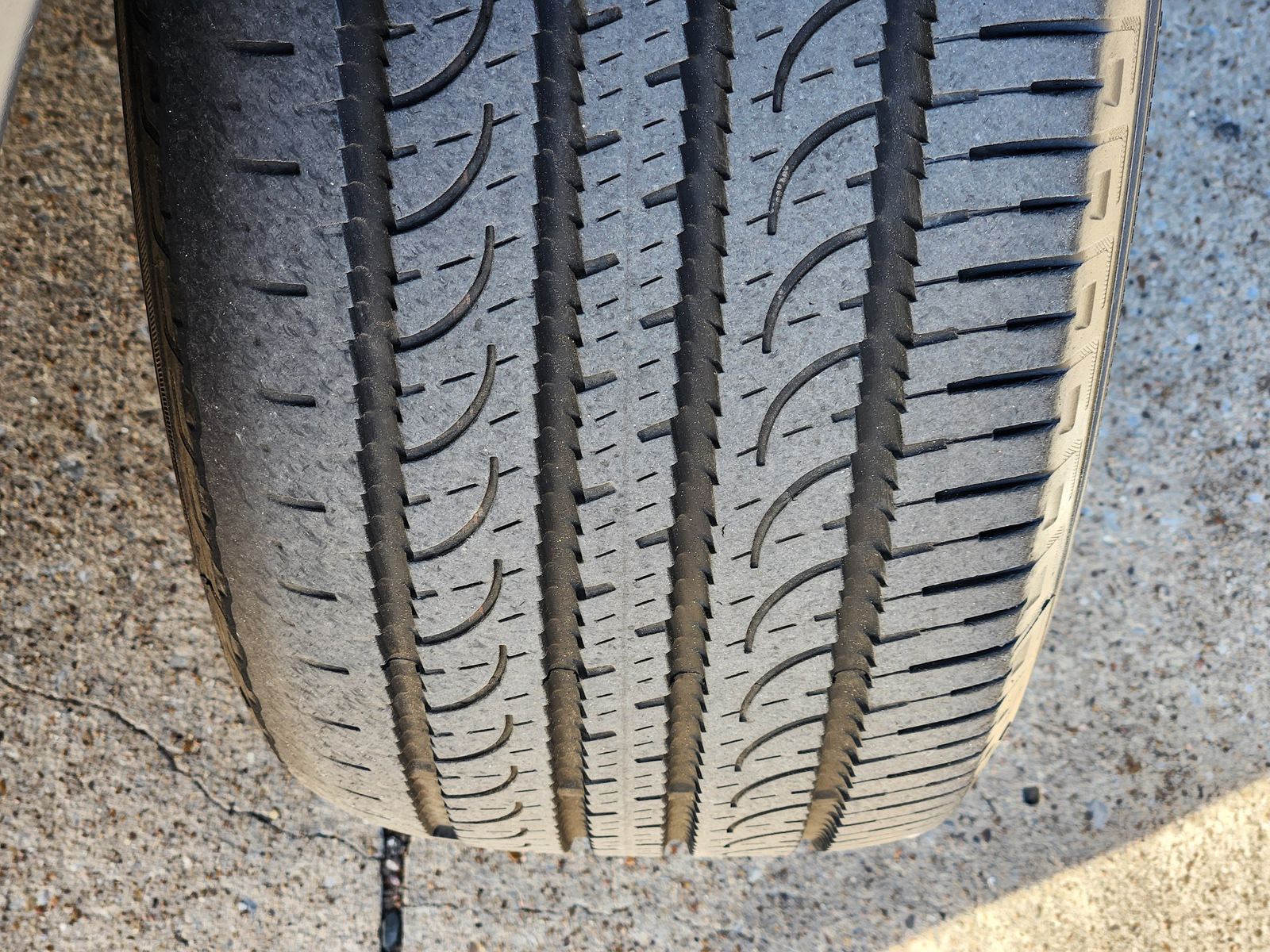 Used 2024 Bright White Jeep Latitude Lux image 22