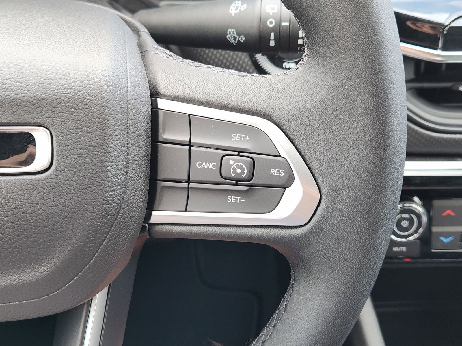 New 2026 Red Hot Pearlcoat Jeep LATITUDE ALTITUDE 4X4 image 36