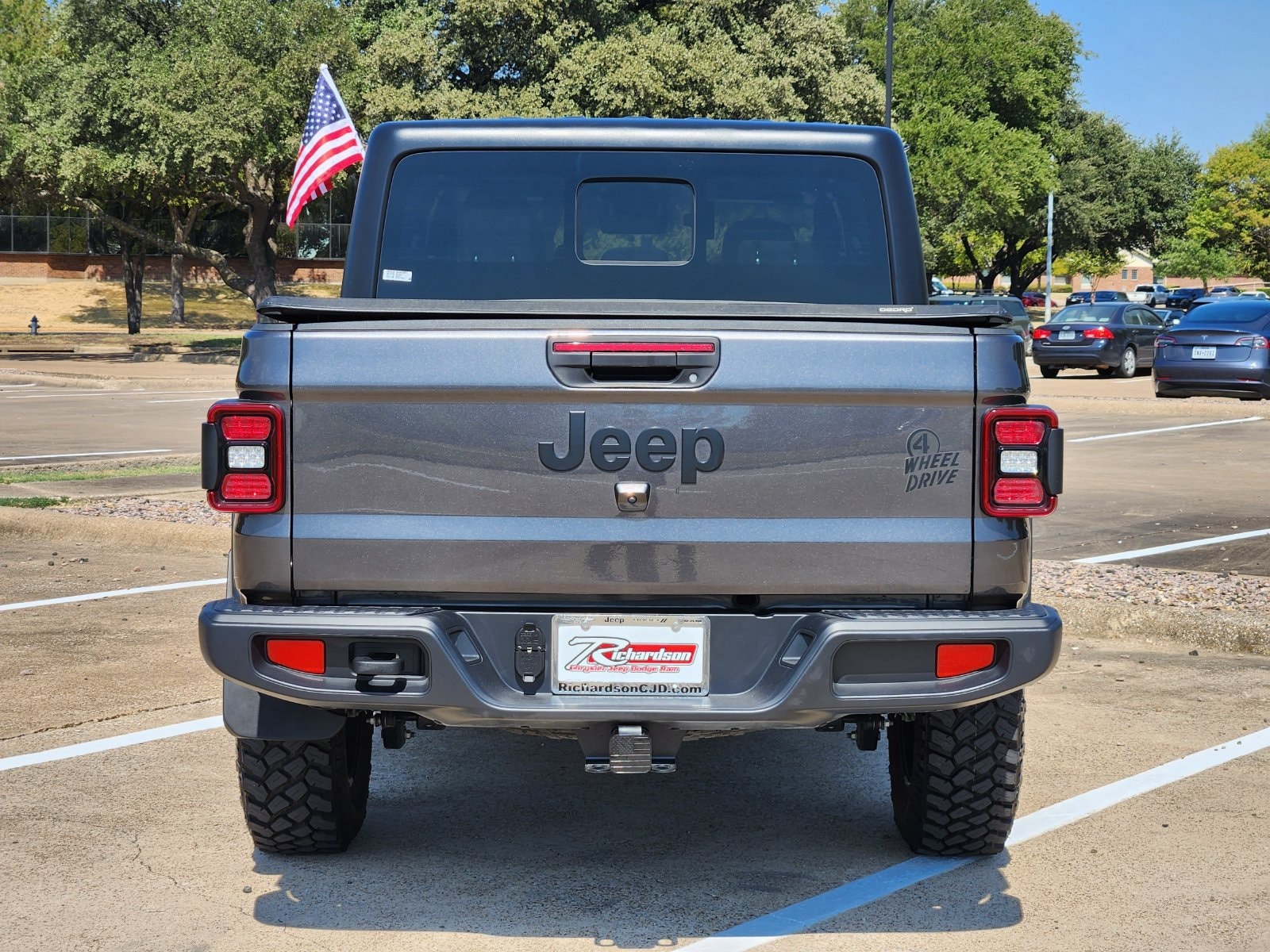 Used 2025 Granite Crystal Jeep Sport image 5