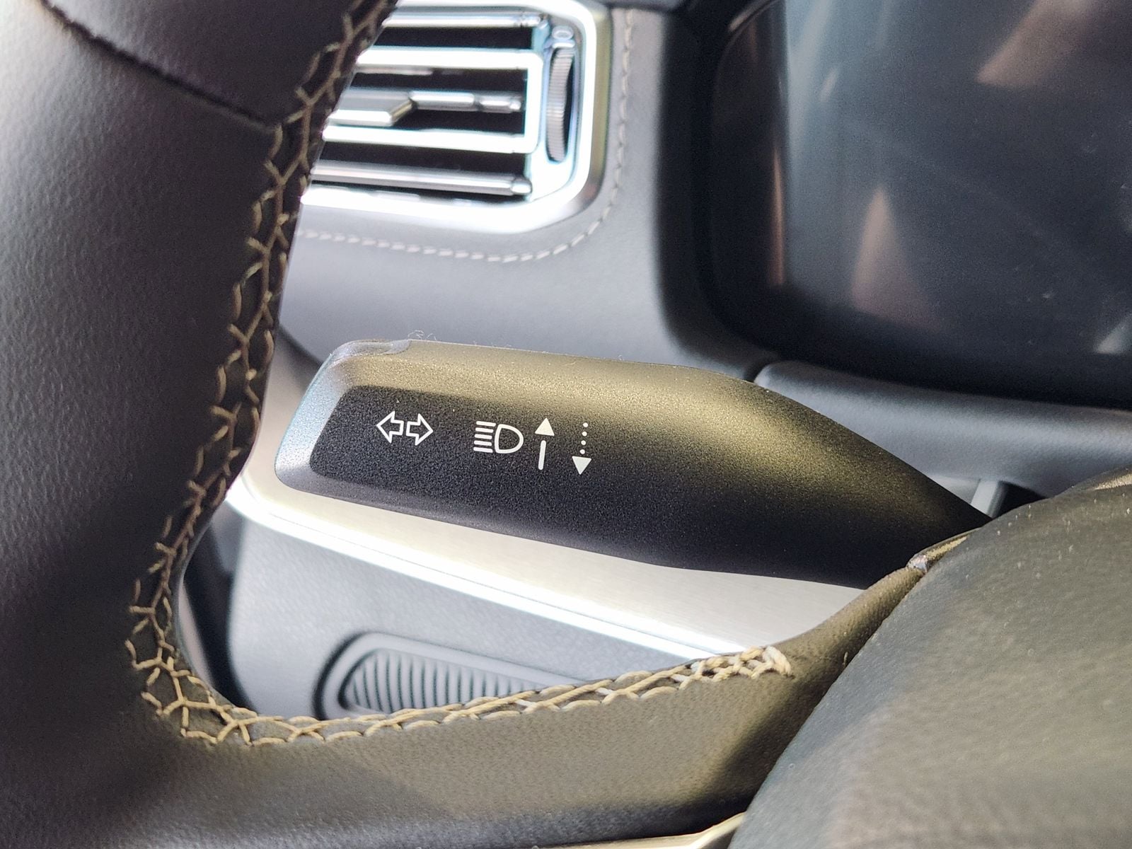 New 2026 Bright White Jeep LIMITED RESERVE 4X4 image 37