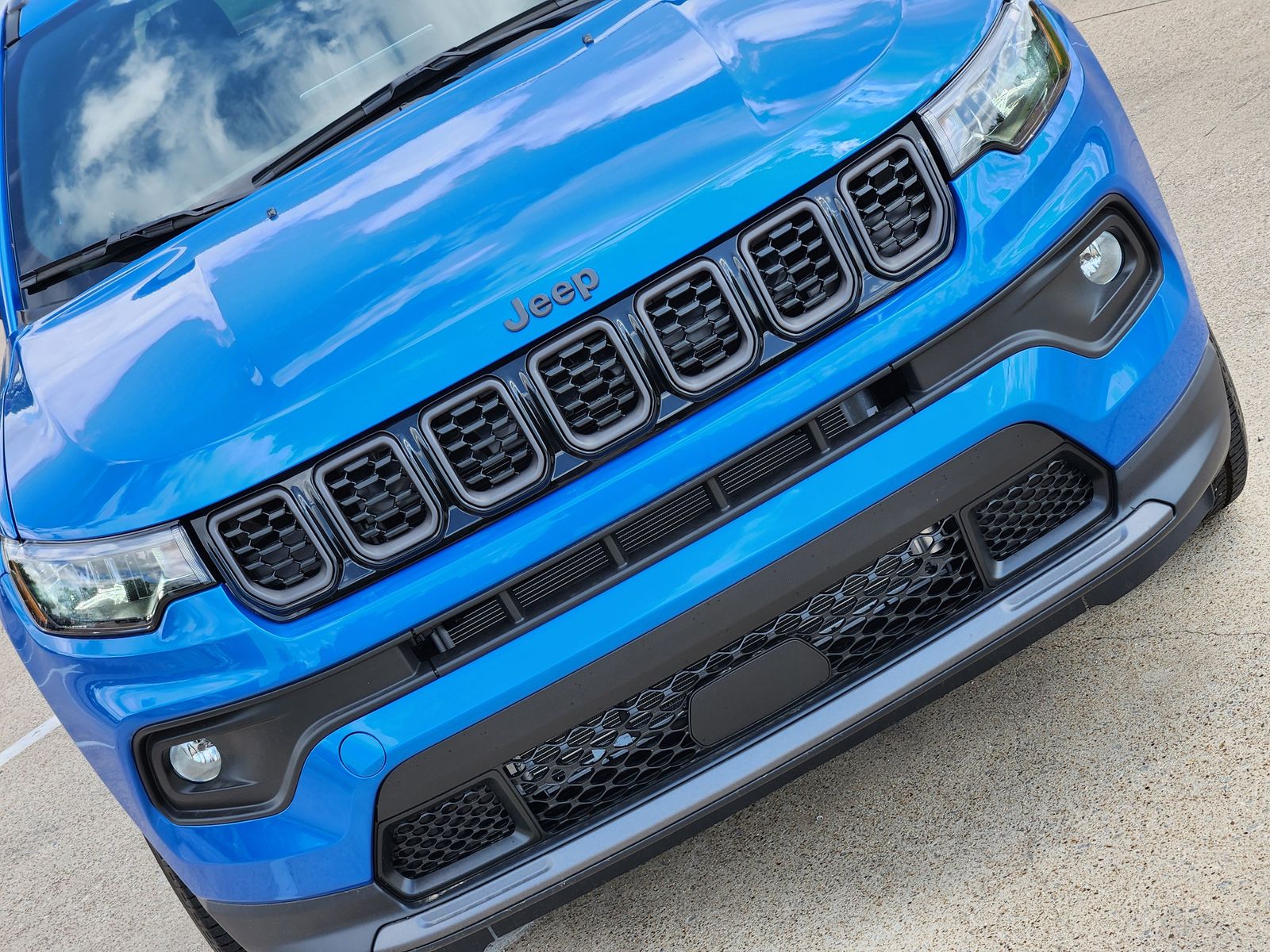 New 2026 Hydro Blue Pearlcoat Jeep LATITUDE ALTITUDE 4X4 image 14