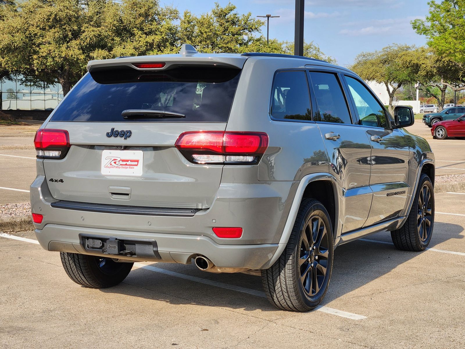 Used 2020 Sting-Gray Clearcoat Jeep Laredo image 6