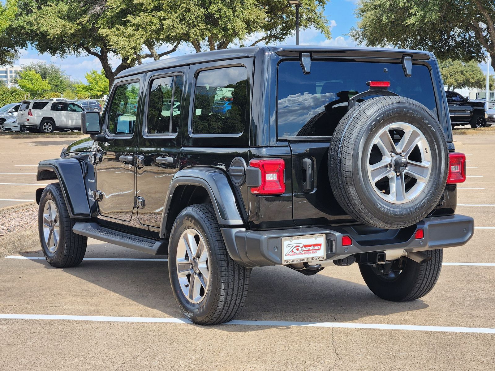 Used 2022 Black Jeep Unlimited Sahara image 4