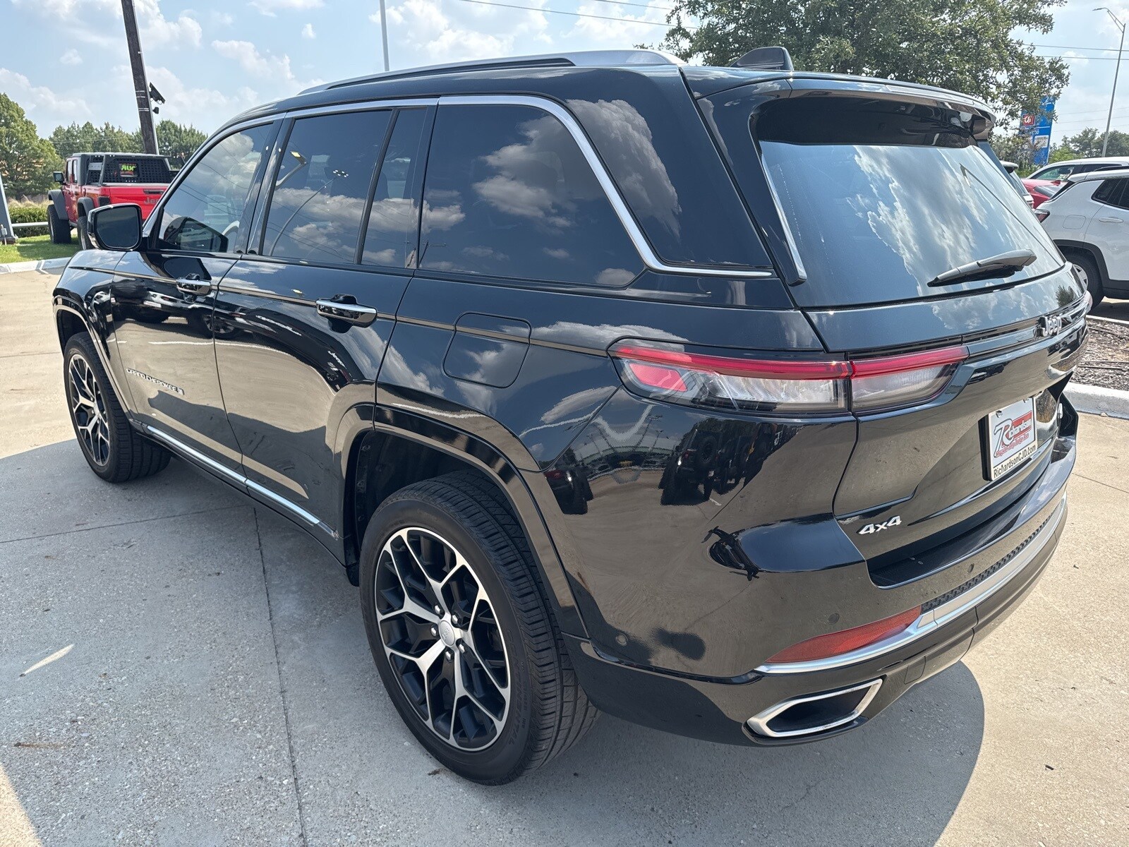 2023 Jeep Grand Cherokee Summit Reserve photo 2