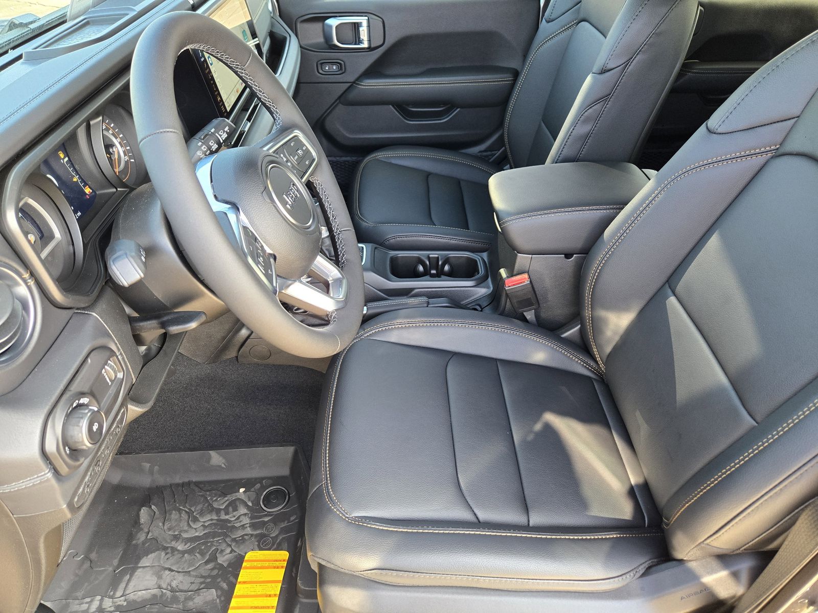 New 2026 Granite Crystal Jeep 4-DOOR SAHARA image 12