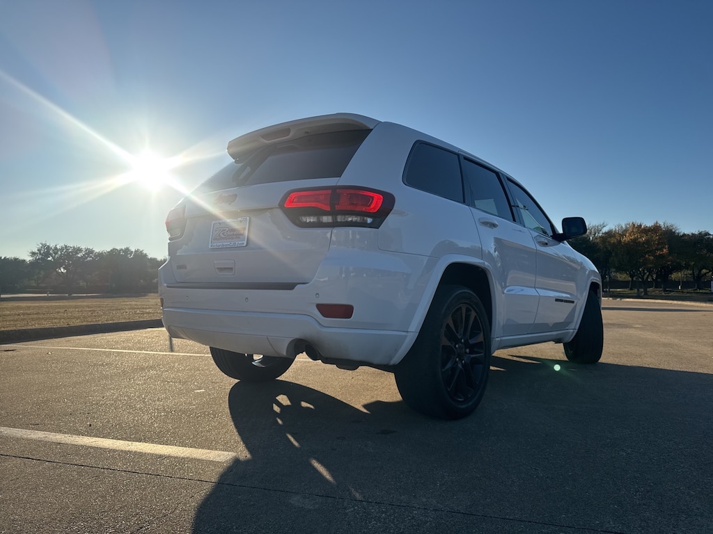 Used 2019 Jeep Grand Cherokee Laredo SUV