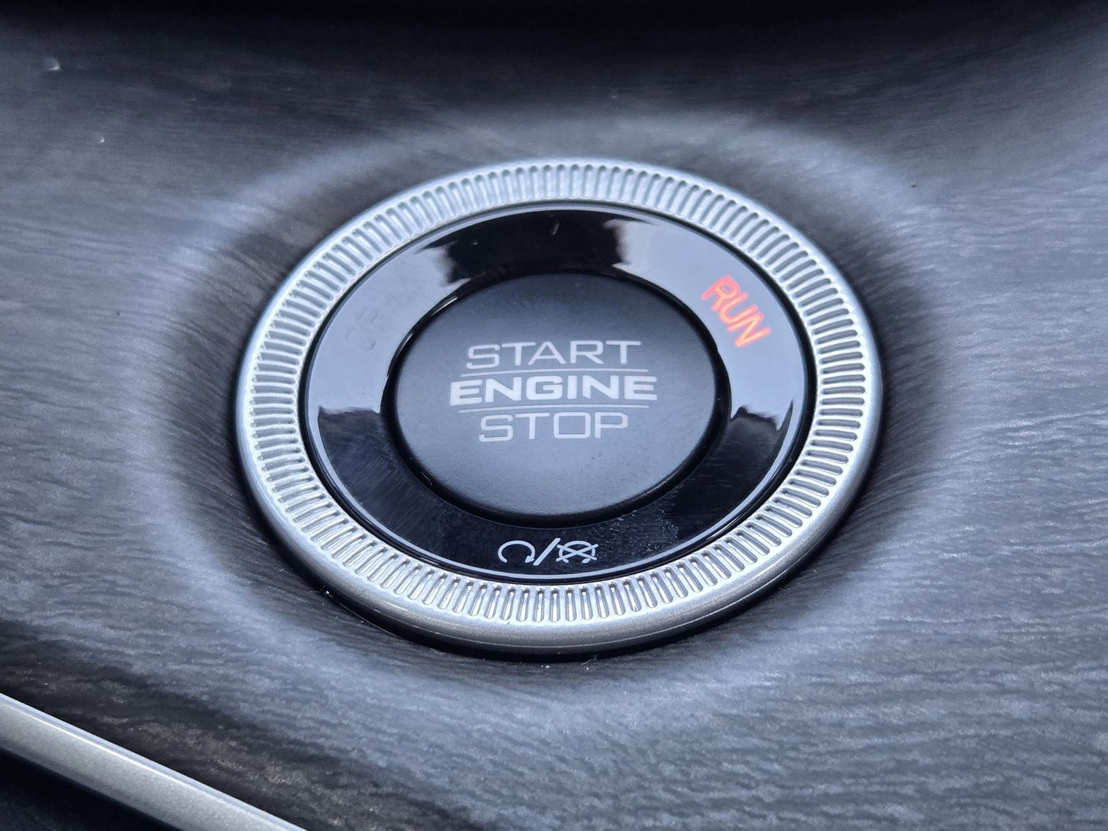 New 2025 Diamond Black Crystal Pearlcoat Jeep L LIMITED 4X4 image 21