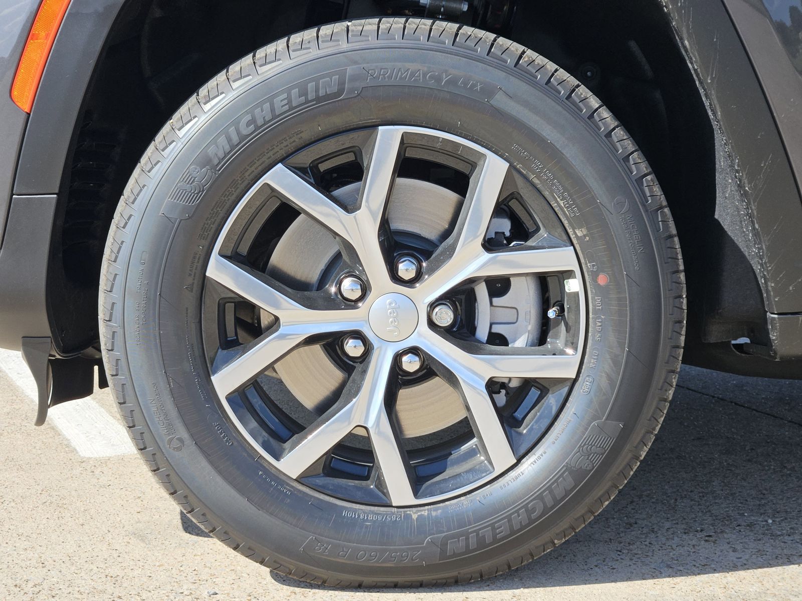 New 2025 Baltic Gray Jeep L LIMITED 4X2 image 10