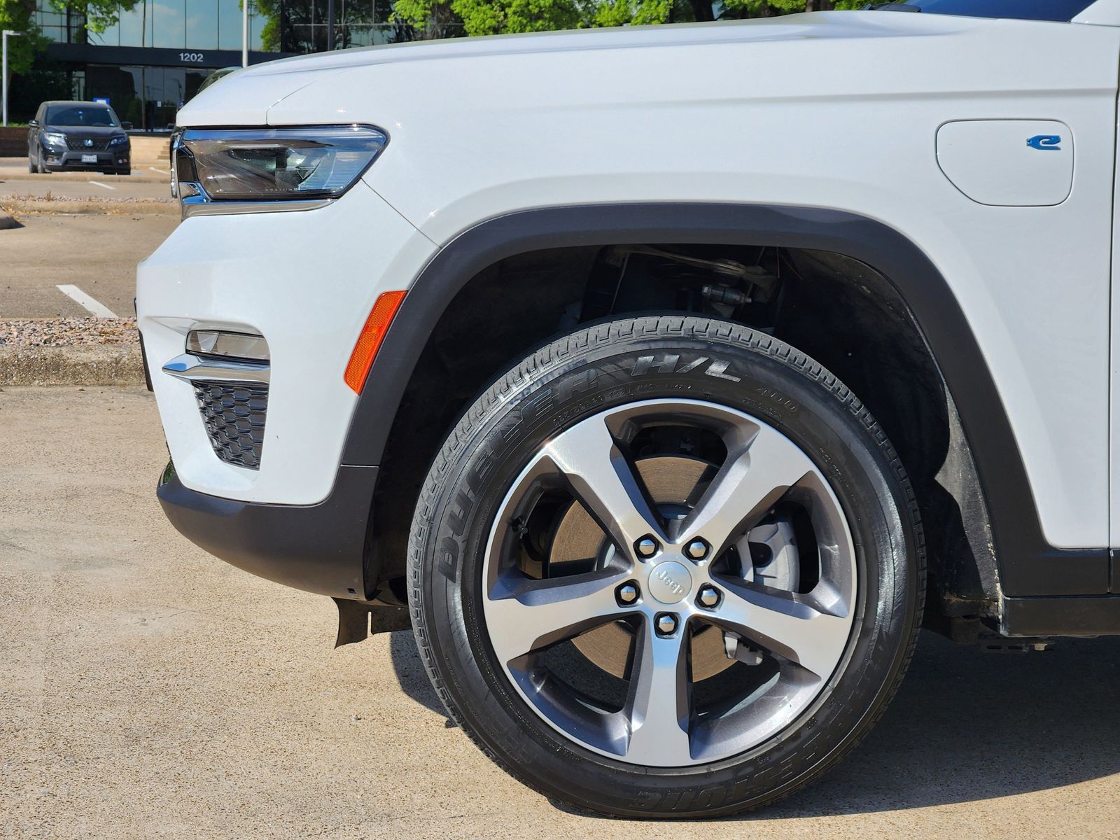 Used 2024 Bright White Jeep Base image 8