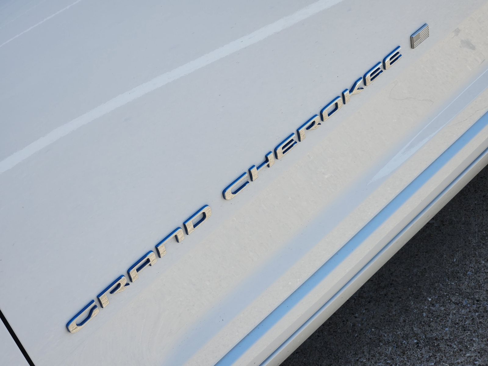 Used 2022 Bright White Jeep Overland image 18