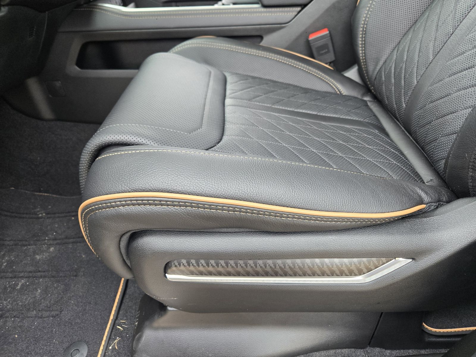 New 2026 Diamond Black Crystal Pearlcoat Ram TUNGSTEN CREW CAB 4X4 image 27