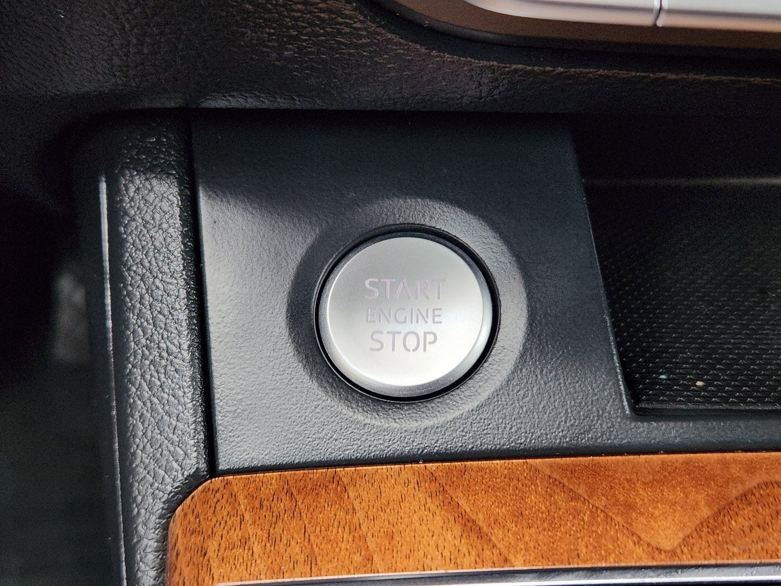 Used 2023 Florett Silver Audi 45 S line Premium image 28