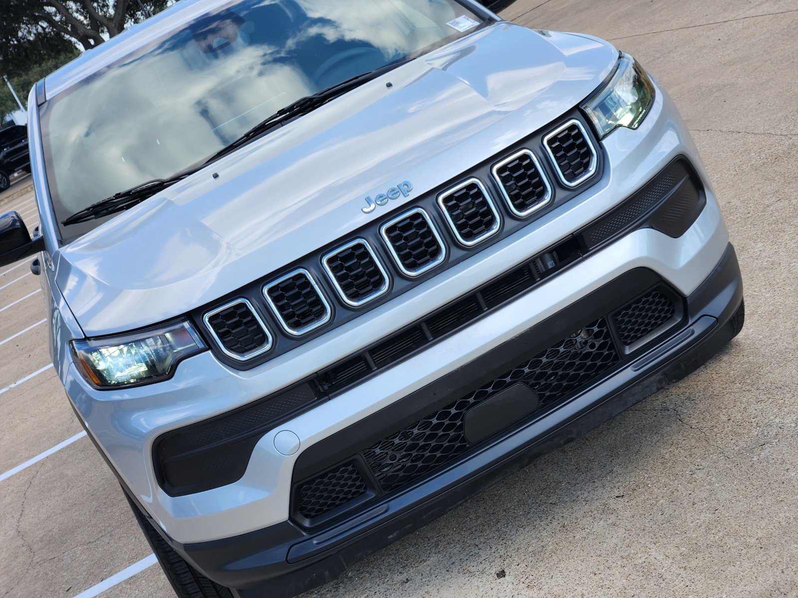 Used 2024 Silver Zynith Jeep Sport image 12