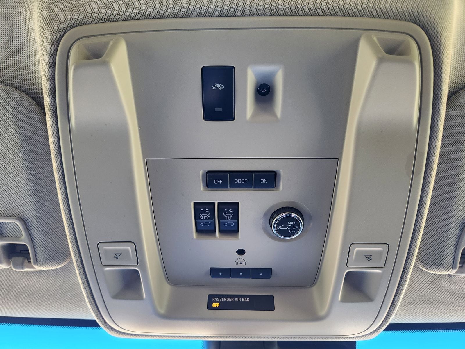 Used 2019 White Frost Tricoat GMC Denali image 35