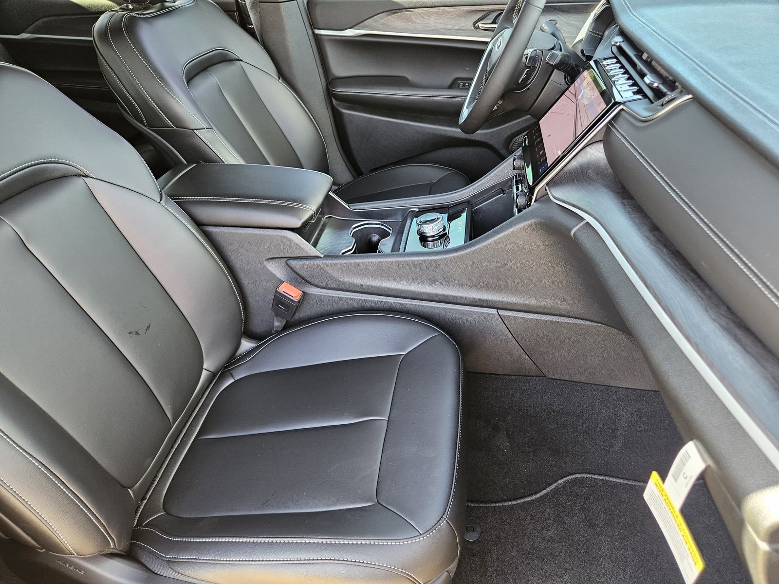 New 2025 Baltic Gray Jeep L LIMITED 4X2 image 15