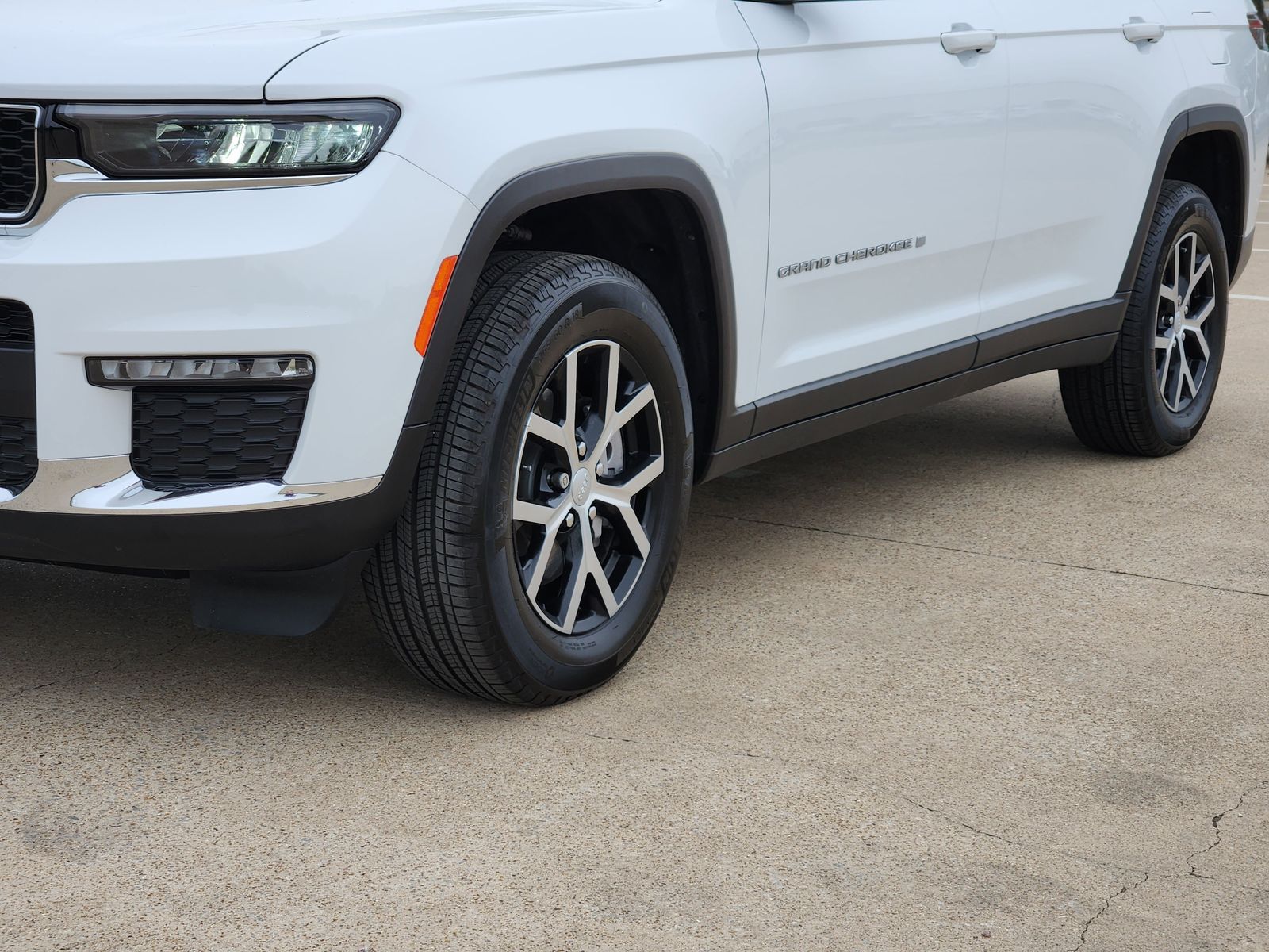 Used 2025 Bright White Jeep Limited image 12