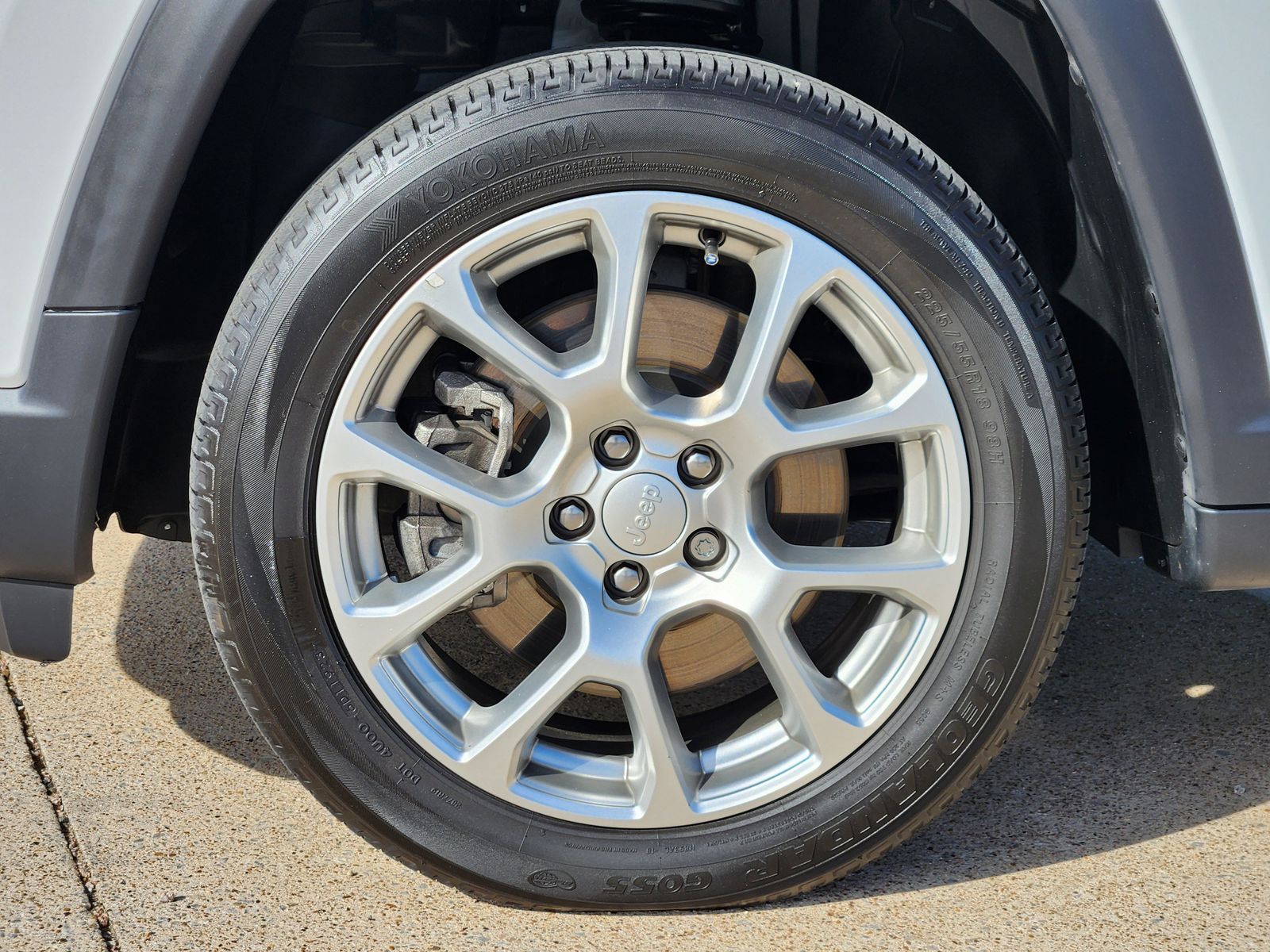 Used 2024 Bright White Jeep Latitude Lux image 21