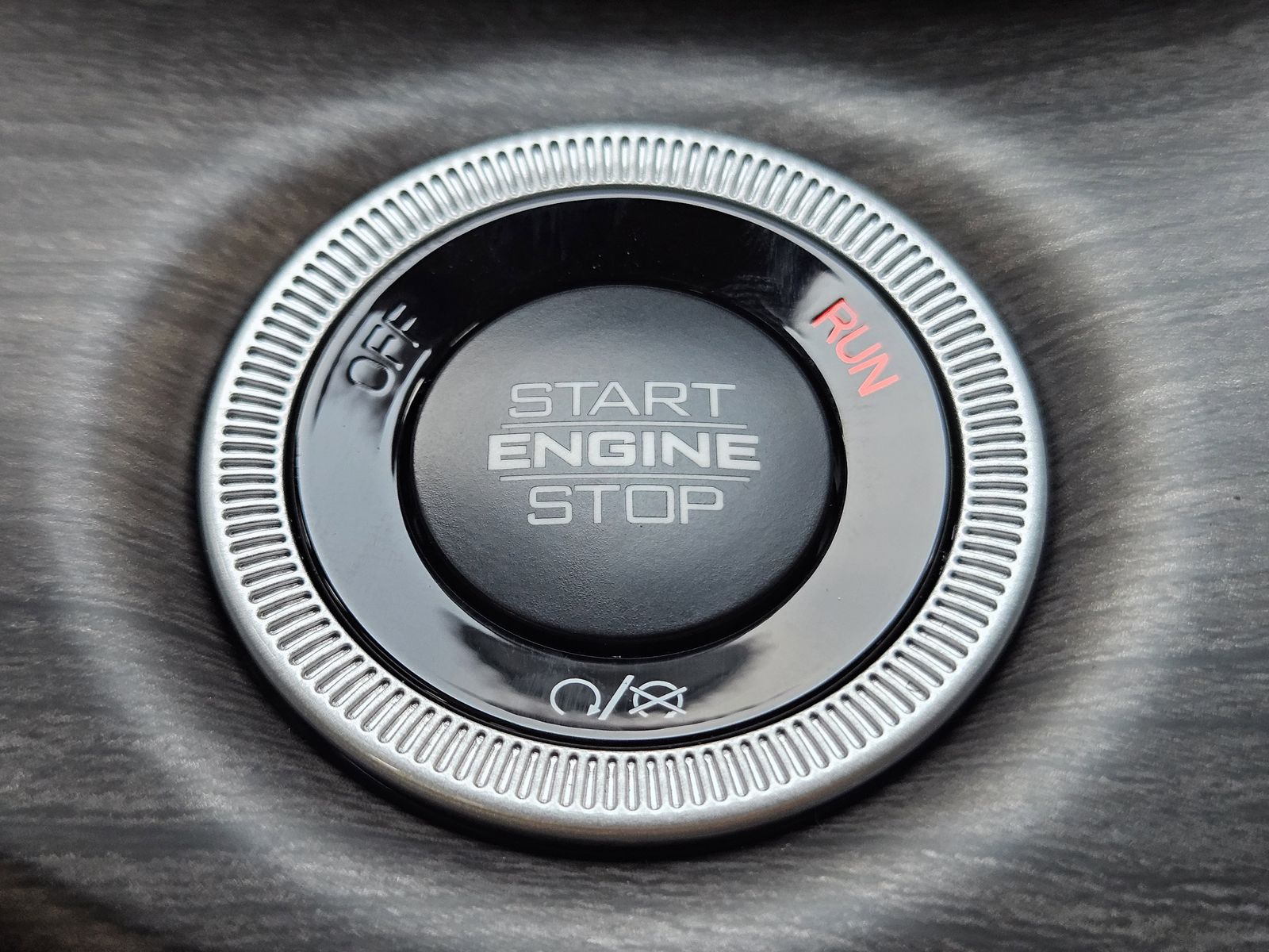 New 2025 Bright White Jeep L LIMITED 4X4 image 22