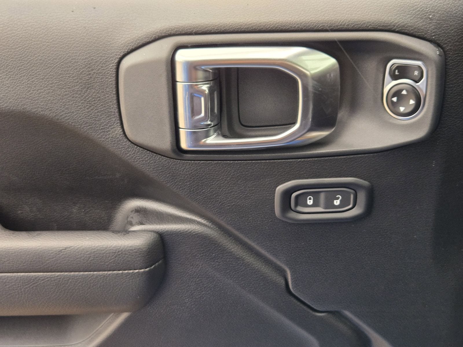 New 2026 Hydro Blue Pearlcoat Jeep 4-DOOR SPORT S image 25