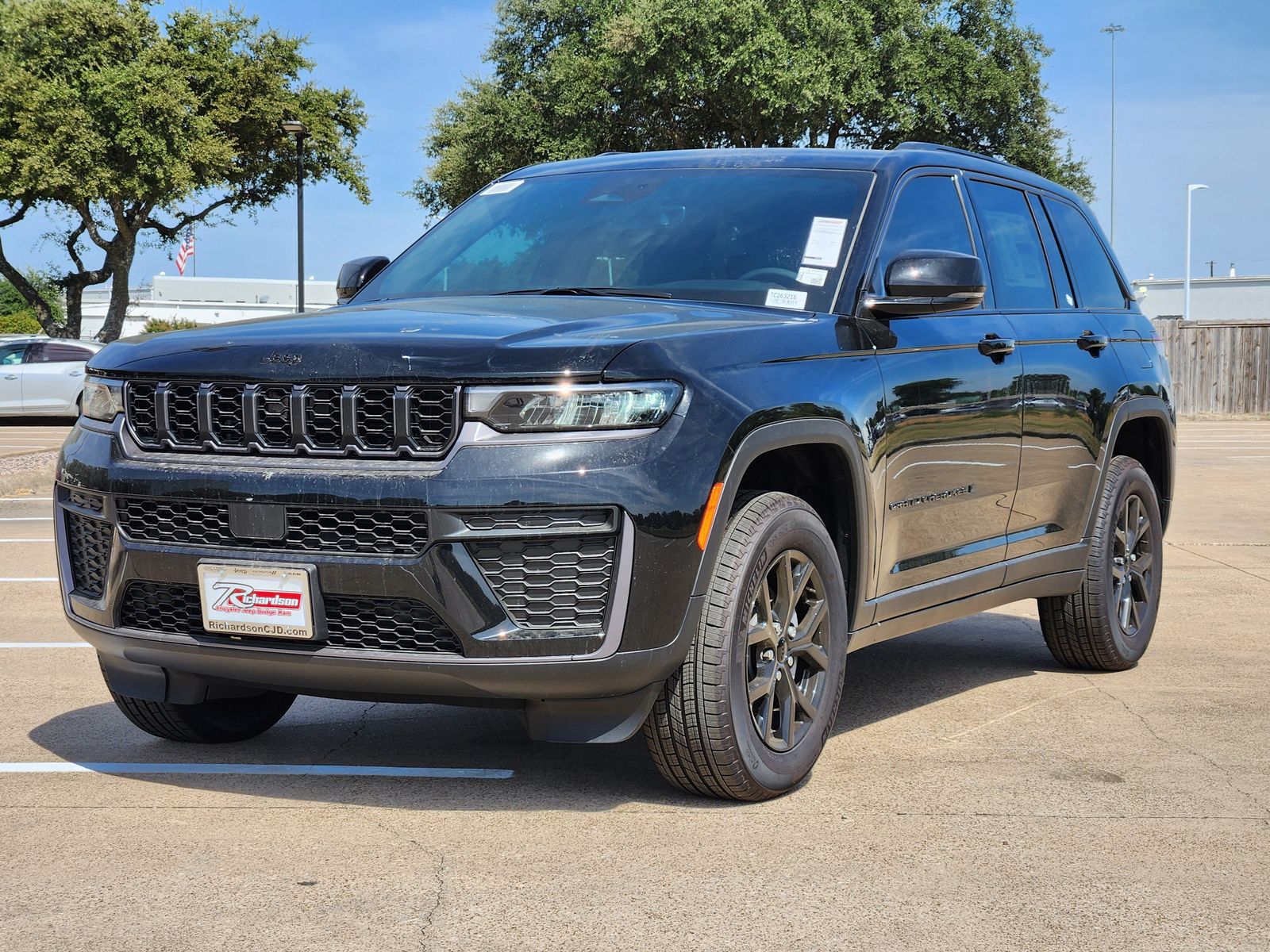New 2026 Diamond Black Crystal Pearlcoat Jeep LAREDO ALTITUDE 4X2 image 2