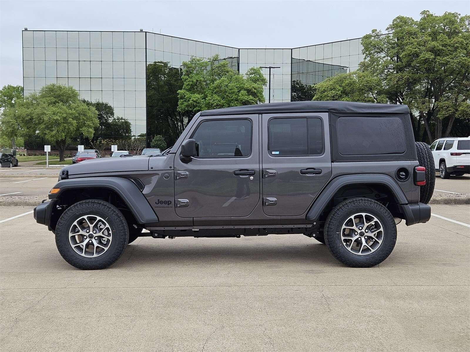 2025 Jeep Wrangler Sport S photo 3