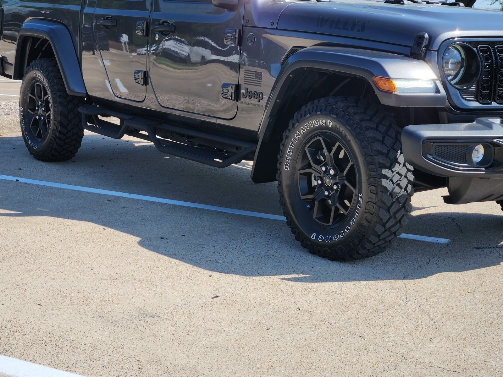 Used 2025 Granite Crystal Jeep Sport image 11