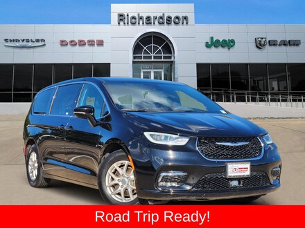 2025 Chrysler Pacifica Select Van Passenger Van