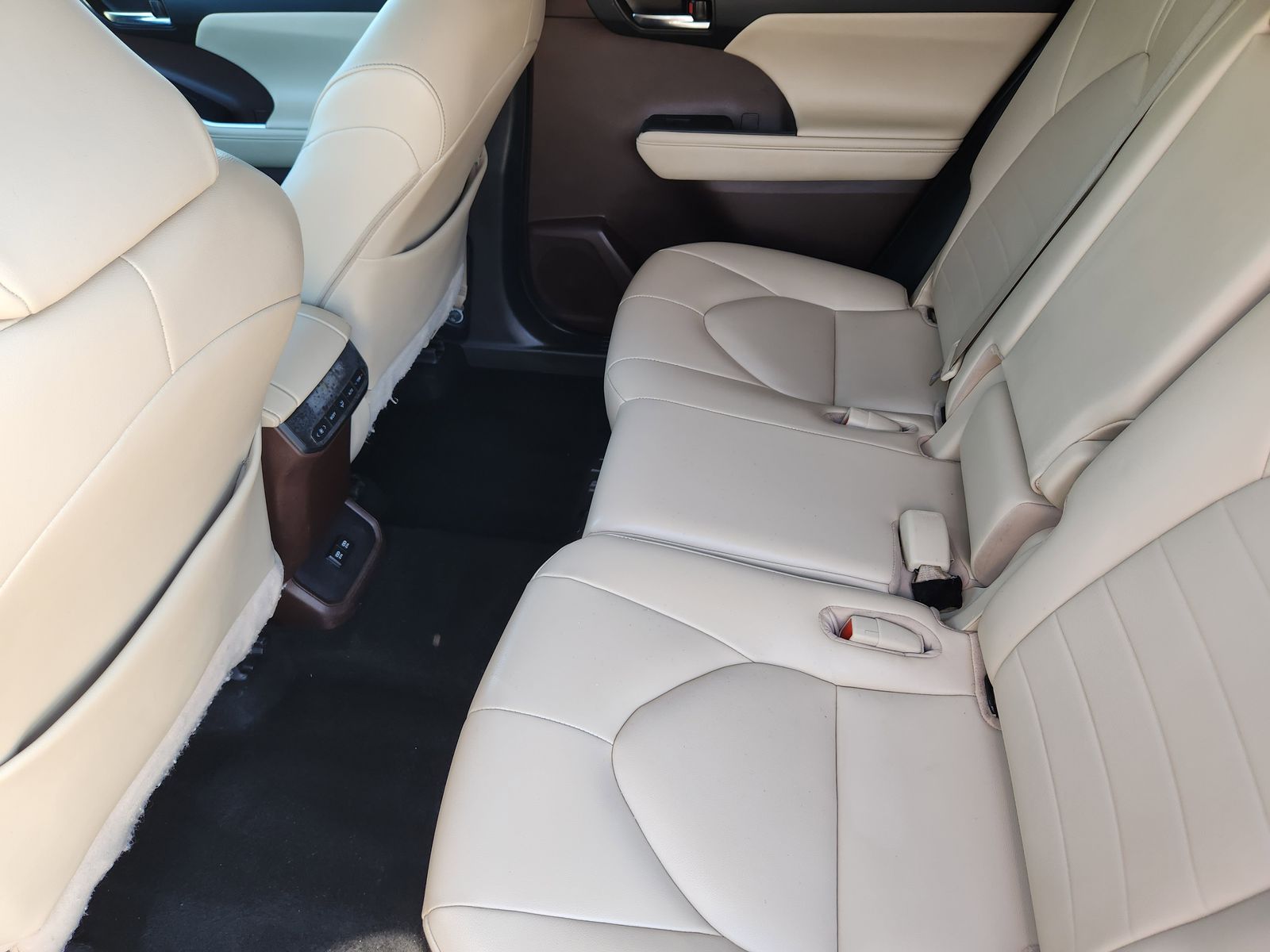 Used 2021 Midnight Black Toyota XLE image 40