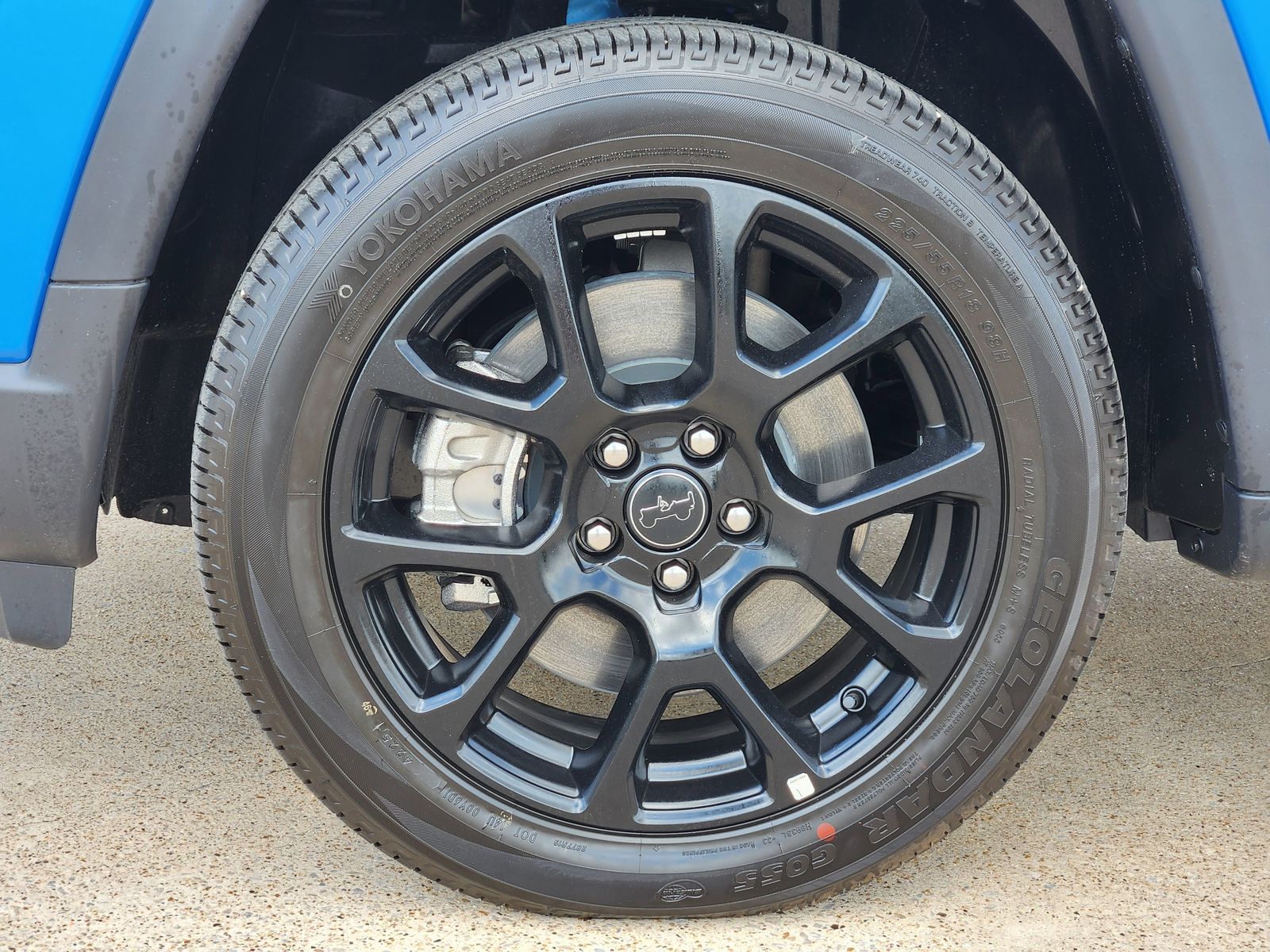 New 2026 Hydro Blue Pearlcoat Jeep LATITUDE ALTITUDE 4X4 image 20