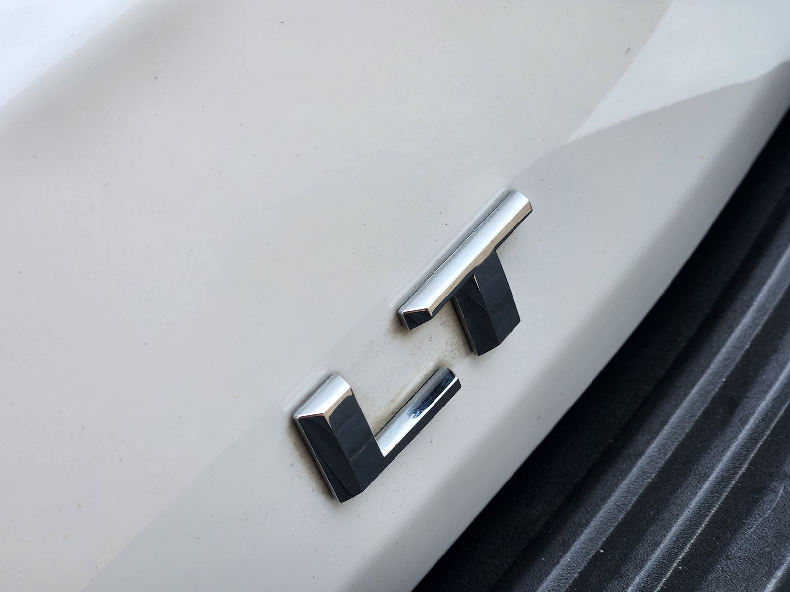 Used 2022 Summit White Chevrolet LT image 19