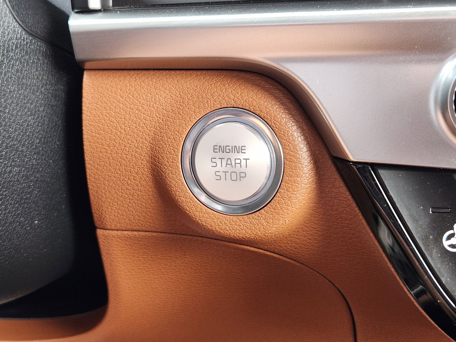 Used 2025 Glacial White Pearl Kia EX image 30