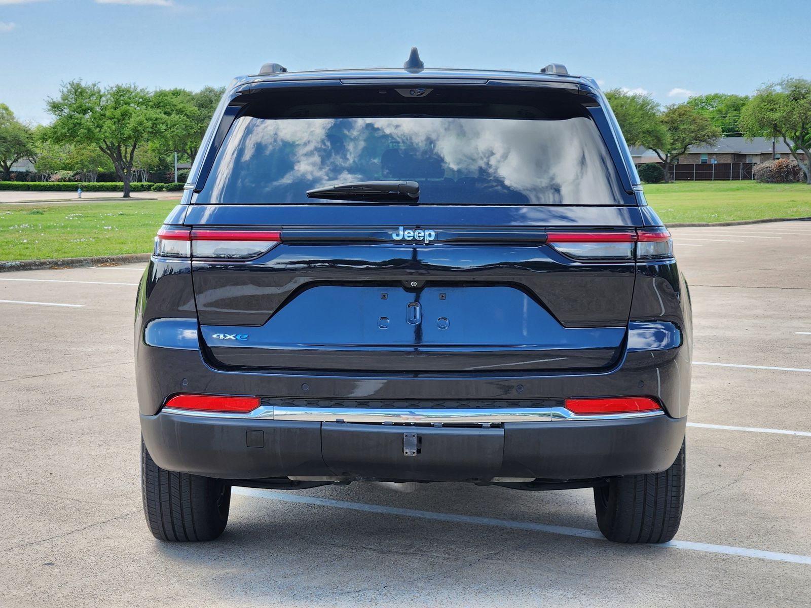 Used 2023 Midnight Sky Jeep Base image 5