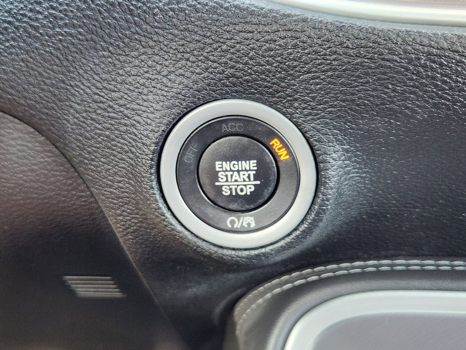 Used 2019 Destroyer Gray Clearcoat Dodge SXT image 25