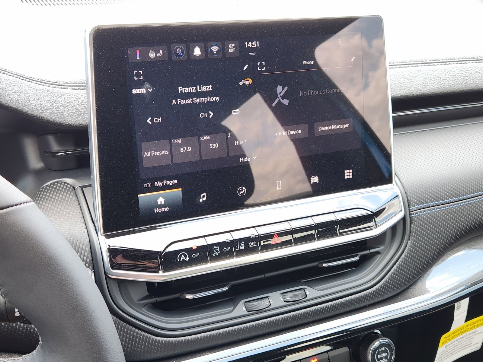 New 2026 Hydro Blue Pearlcoat Jeep LATITUDE ALTITUDE 4X4 image 25