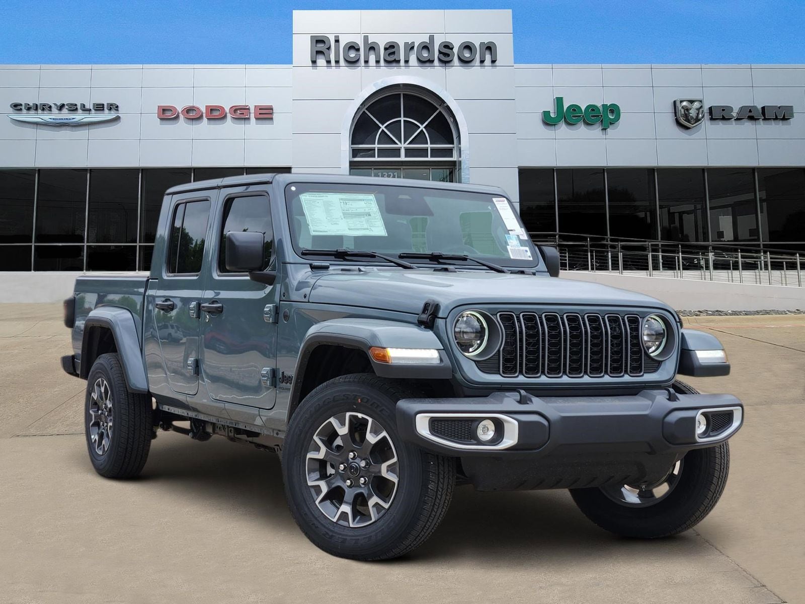2026 Jeep Gladiator Sahara Auto's photo