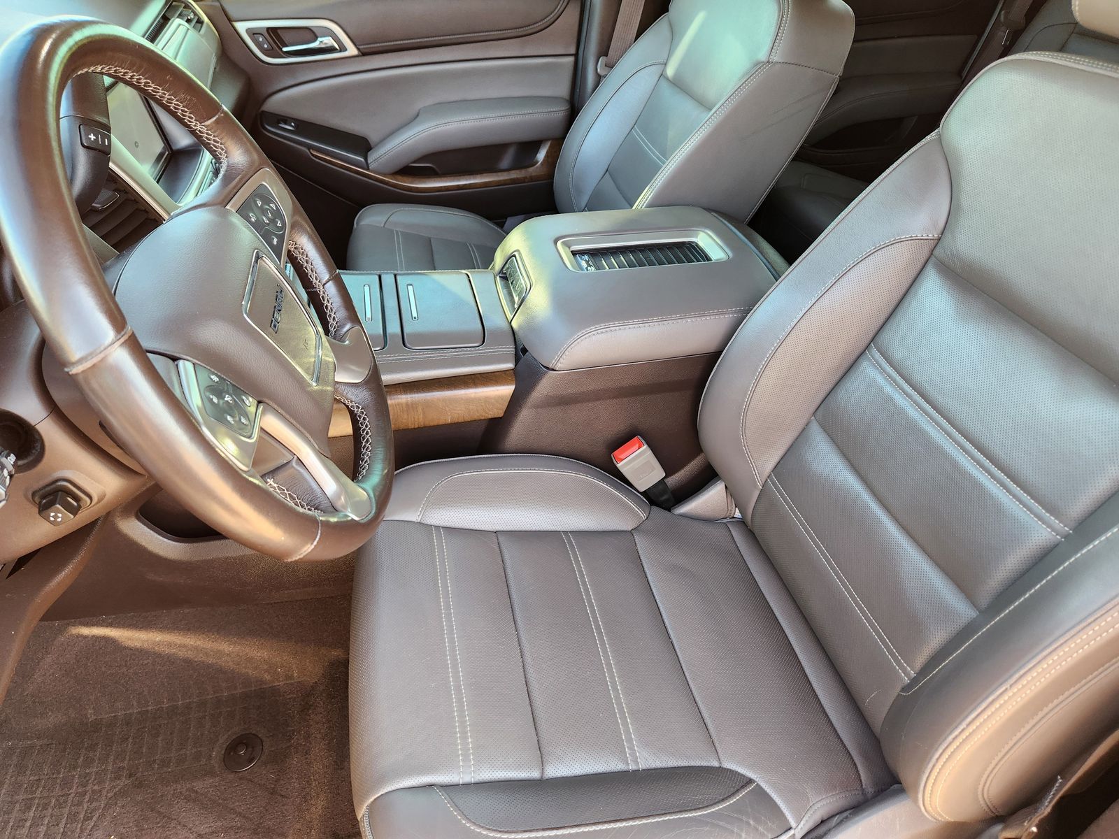 Used 2019 White Frost Tricoat GMC Denali image 22