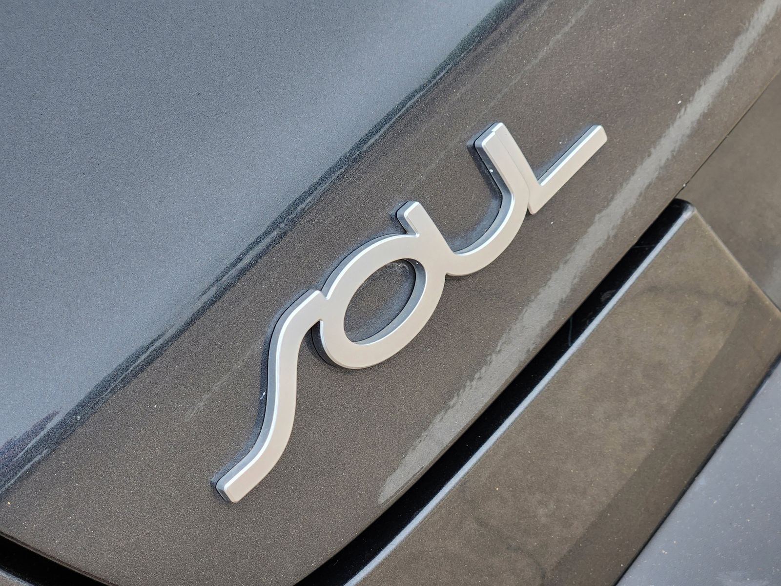 Used 2022 Gravity Gray Kia LX image 19