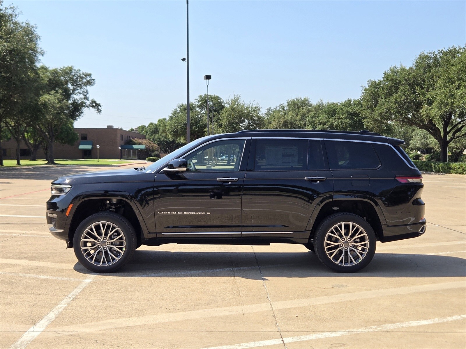 2025 Jeep Grand Cherokee L Summit Reserve photo 3
