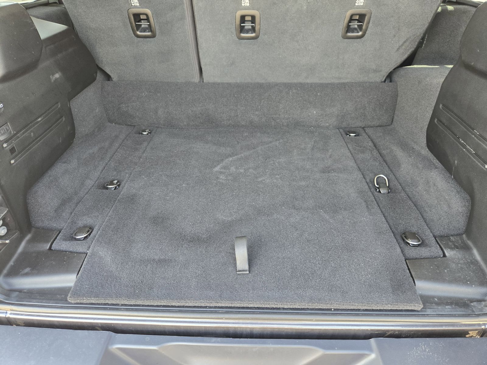 Used 2025 Granite Crystal Jeep Sahara image 41