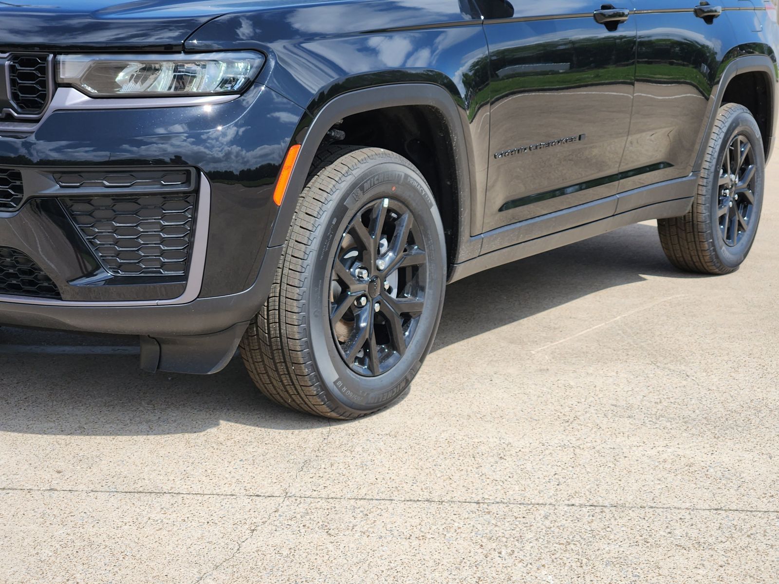New 2026 Diamond Black Crystal Pearlcoat Jeep LAREDO ALTITUDE 4X4 image 12