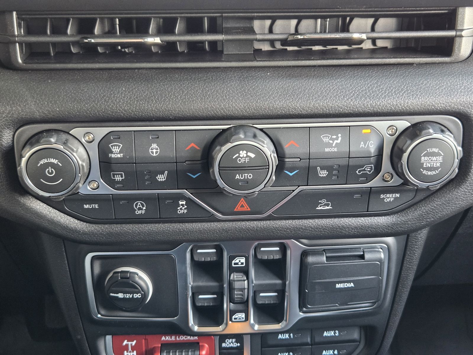 New 2026 Bright White Jeep 4-DOOR WILLYS image 20