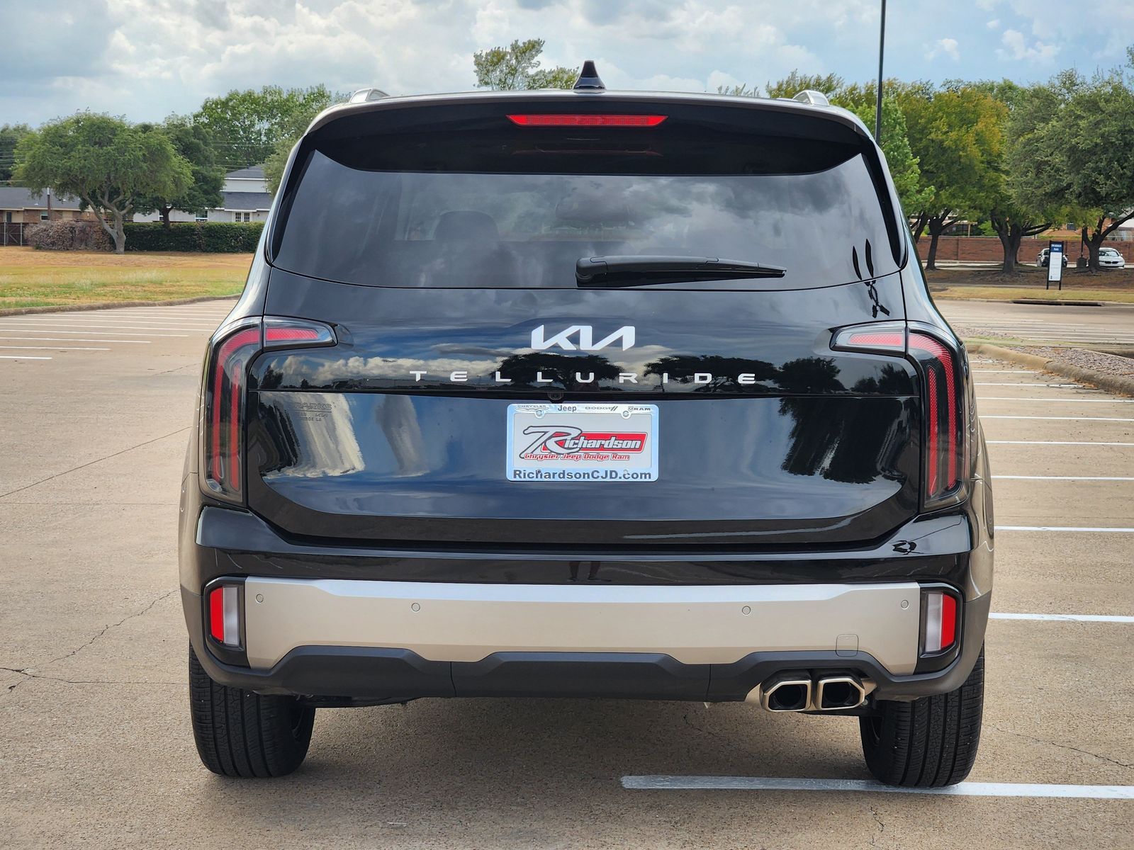 Used 2025 Ebony Black Kia EX image 5