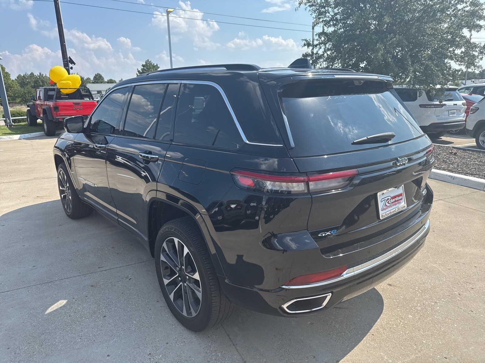2023 Jeep Cherokee Overland 4xe photo 4