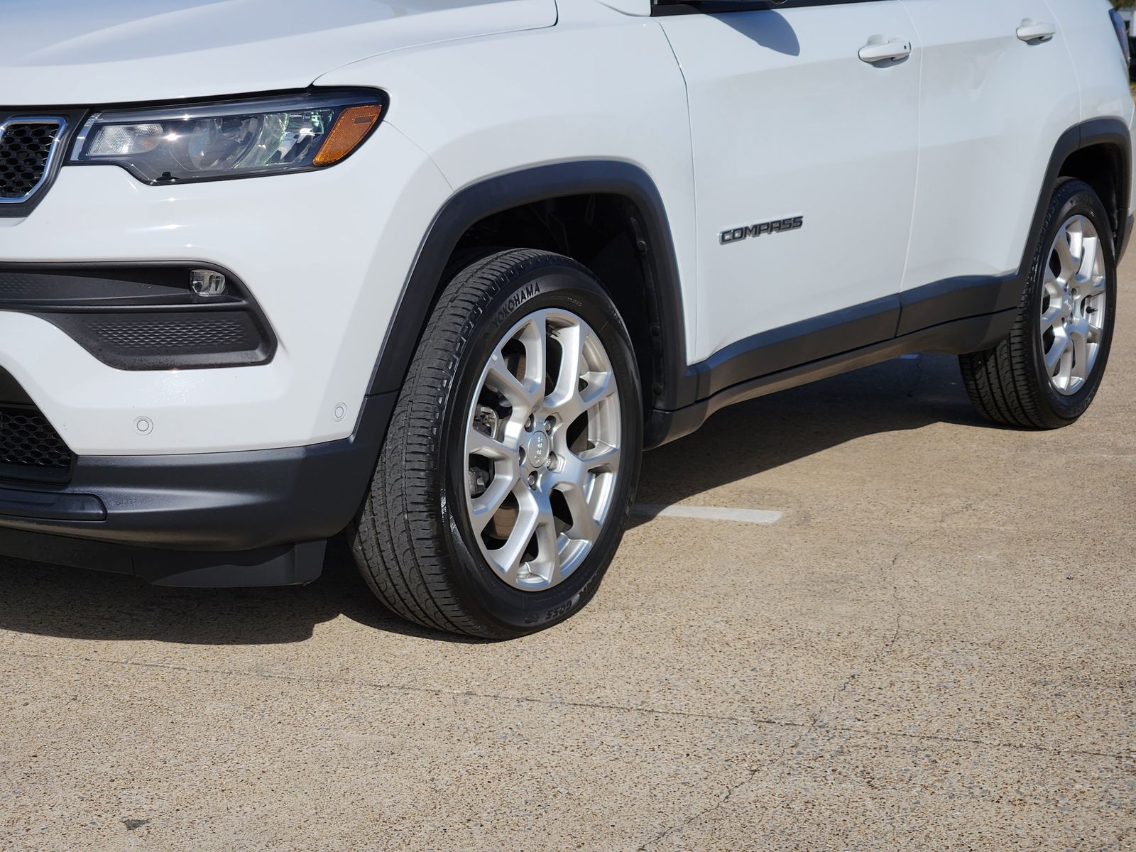 Used 2024 Bright White Jeep Latitude Lux image 12